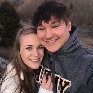 Meet your Posher, Alexis